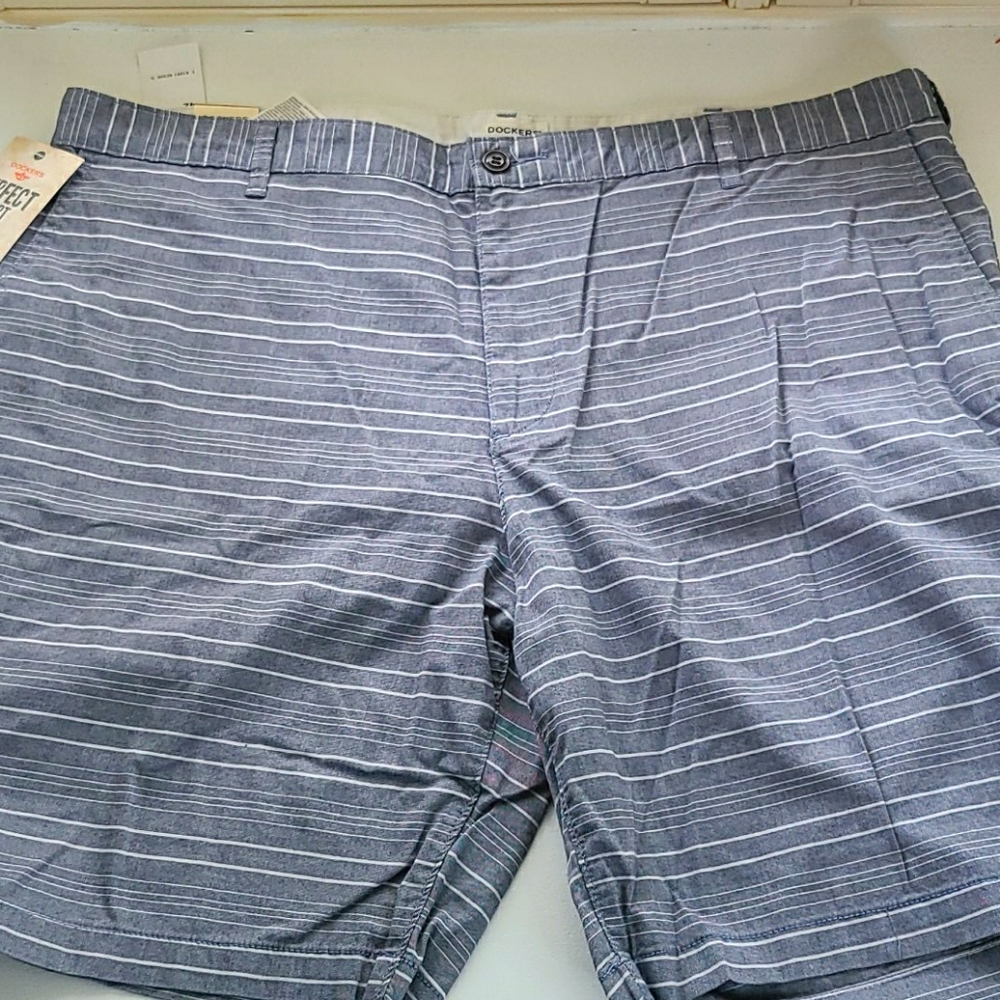 NWT Dockers Striped Classic Fit Shorts Size 42
